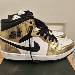 Jordan 1 Mid Metallic Gold Black White – DC1419-700